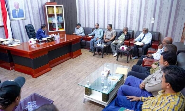 المحافظ ابن الوزير يشدد على ضرورة إجراء التدوير الوظيفي في شبوة لتعزيز الأداء والشفافية 1 FB IMG 1721825704277
