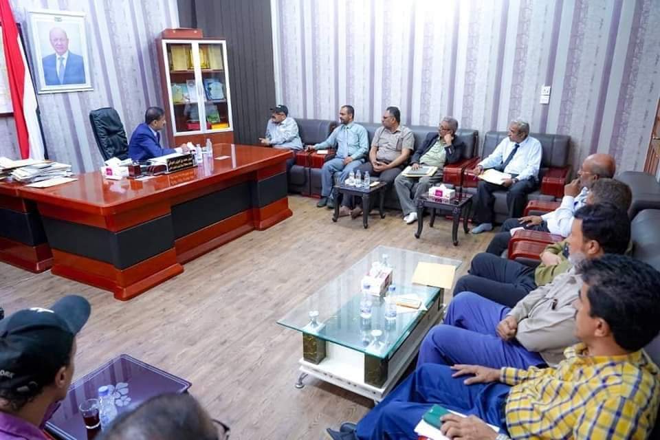 المحافظ ابن الوزير يشدد على ضرورة إجراء التدوير الوظيفي في شبوة لتعزيز الأداء والشفافية 1 FB IMG 1721825704277