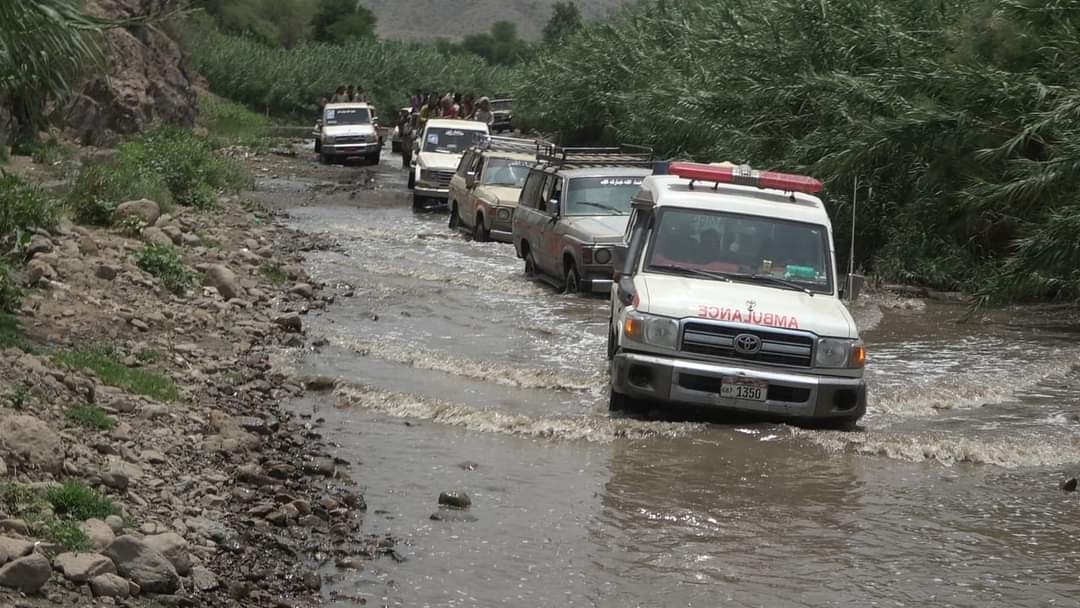 لحج.. الحواشب تشيع جثمان الشهيد المغدور به بشير صالح أحمد قائد الشيبي في موكب جنائزي مهيب تقدمه شيخ مشايخ وادي تبن الأعلى 1 IMG 20240713 WA0086
