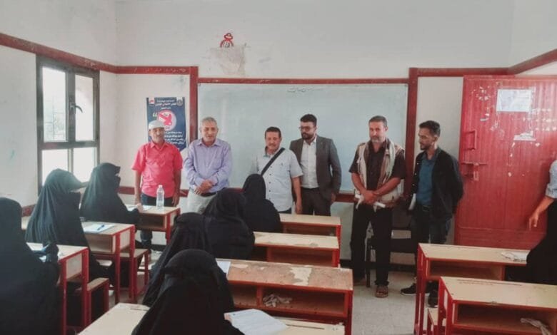 بمعية وكيل المحافظة مدير عام مكتب التربية والتعليم يزور مراكز الاختبارات في مديرية الحصين 1 IMG 20240714 WA0167
