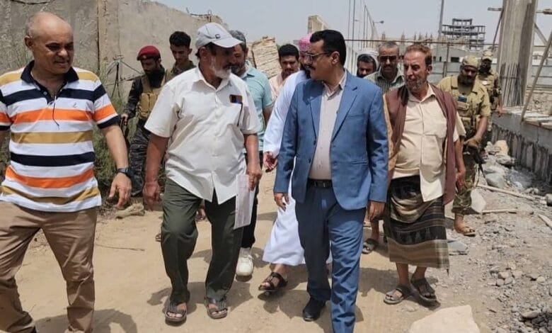 مدير عام المنصورة يتفقد أعمال إنشاء صالة الألعاب لنادي أهلي عدن الرياضي 1 IMG 20240715 WA0125