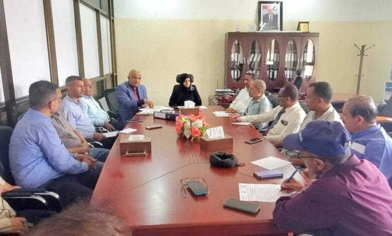 اجتماع بتعز يناقش آليات تشديد الرقابة على المنشآت الصحية والطبية 1 IMG 20240721 WA0024