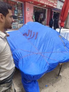 مكتب الاشغال العامة بمديرية عتق" ينفذ حملة لإزالة العوائق والعشوائيات في المدينة . 2 IMG 20240724 WA0262