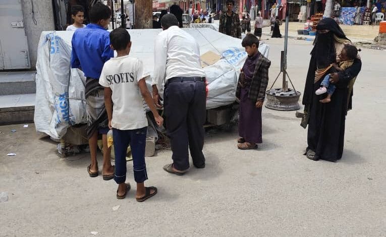 مكتب الاشغال العامة بمديرية عتق" ينفذ حملة لإزالة العوائق والعشوائيات في المدينة . 1 IMG 20240724 WA0263