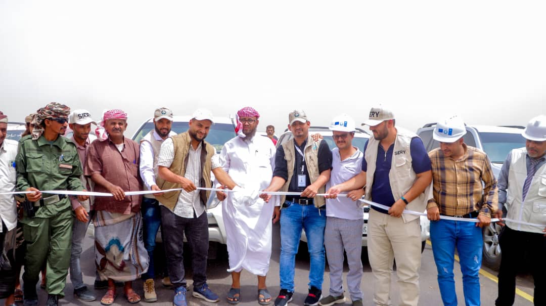 السلطة المحلية بلحج تدشن مشروع تأهيل الطريق الأسفلتي و صيانة جسر خور عميرة في بمديرية المضاربة ورأس العارة 1 IMG 20240725 WA0184