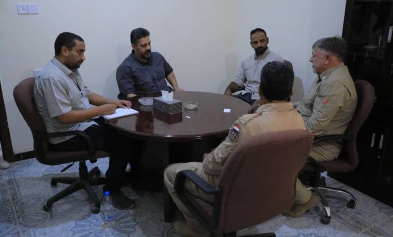 مناقشة جهود مشروع مسام لتطهير مديريتي بيحان وعسيلان من الألغام 1 IMG 20240727 WA0184