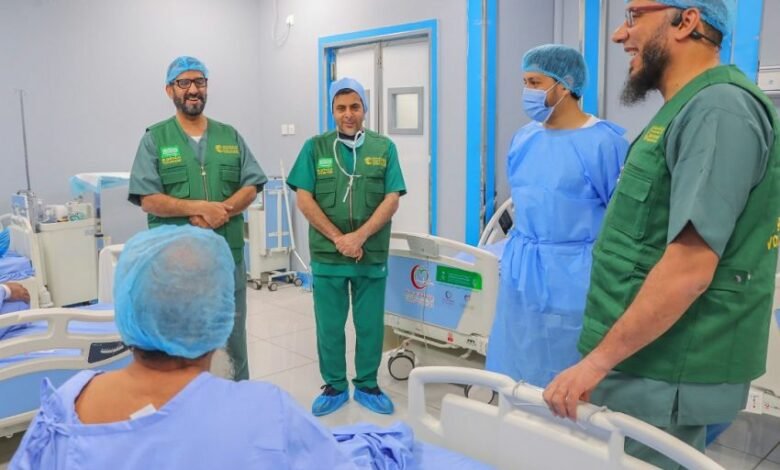 فريق طبي سعودي يجري عملية قلب نادرة في المكلا 1 172442289898326859 780x470 1
