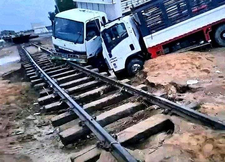 سيول الحديدة تكشف عن سكة الحديد القطار، مدفونة 1 FB IMG 1723146181099