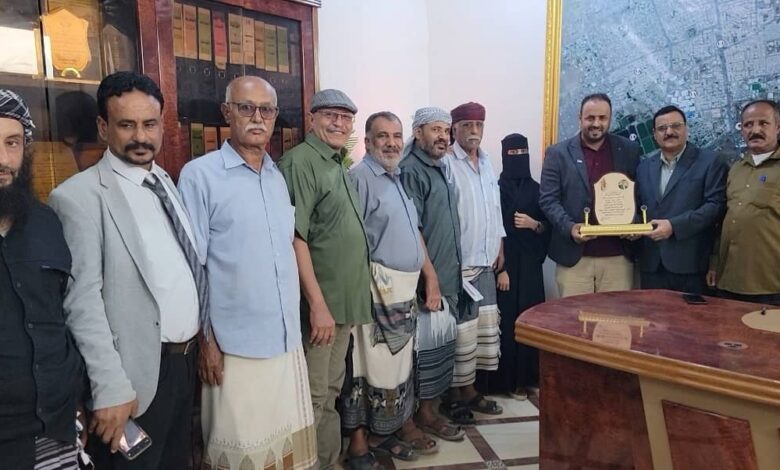 *مجلس الآباء بمدرسة "الشهيد أبو اليمامة" تكرم مدير عام المنصورة "أحمد الداؤودي"* 1 IMG 20240807 WA0028