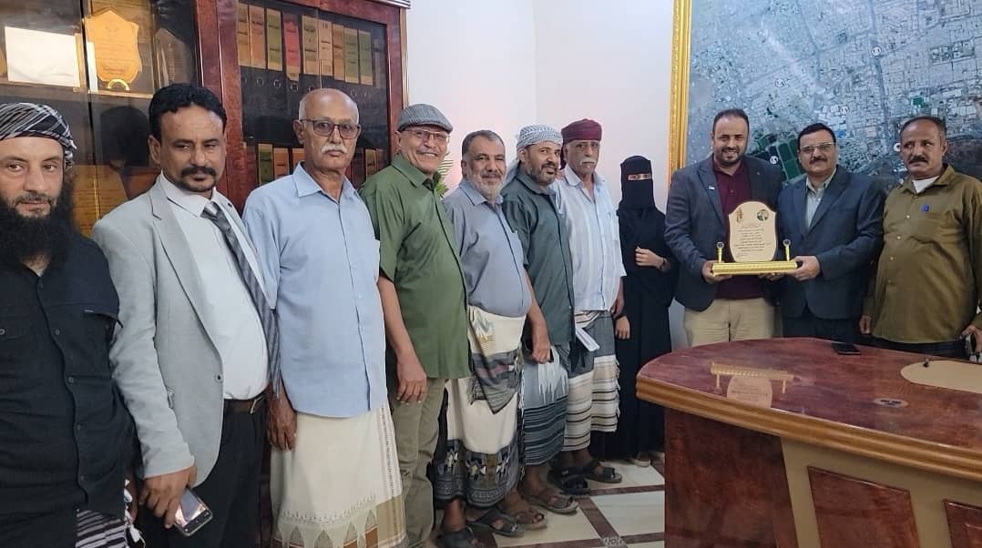 *مجلس الآباء بمدرسة "الشهيد أبو اليمامة" تكرم مدير عام المنصورة "أحمد الداؤودي"* 1 IMG 20240807 WA0028