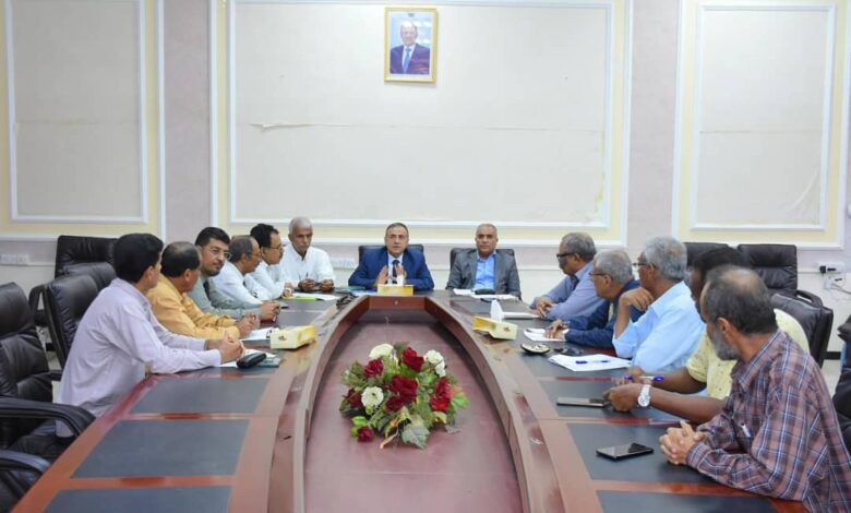 رئيس جامعة عدن يترأس اجتماعاً للجنة كتابة تأريخ الجامعة 1 IMG 20240808 WA0008