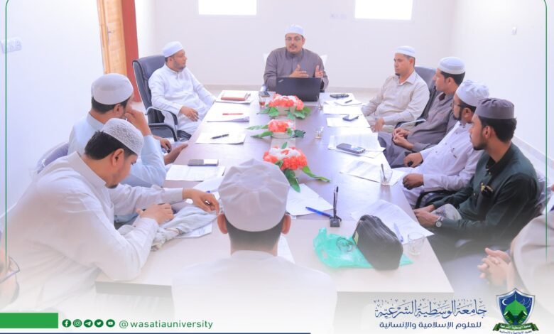 نائب رئيس الجامعة للشؤون الأكاديمية يعقد اجتماعا بأعضاء الهيئة التدريسية ومساعديهم لمناقشة توصيف الوظائف الأكاديمية . 1 IMG 20240811 WA0000