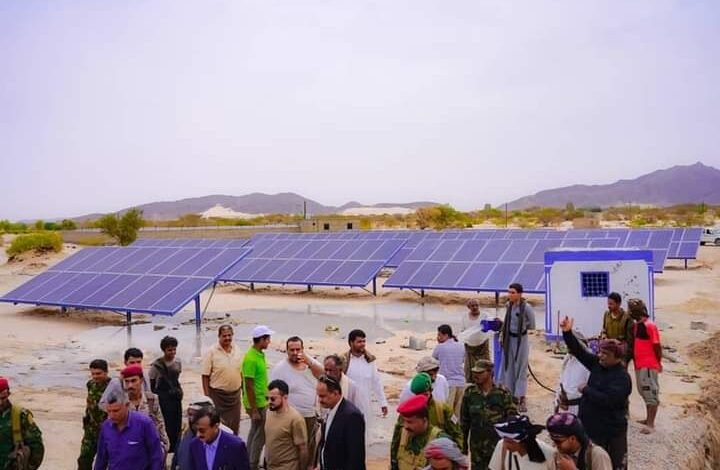 المحافظ بن الوزير يدشن تشغيل بئر ارتوزاية مع منظومة الطاقة الشمسية في حقل العوشة. 1 IMG 20240813 WA0164