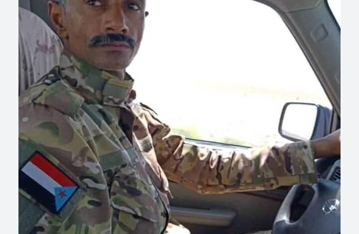 *لحج/حسان عبد الباقي البصيلي* *في منشور له على حسابهُ في فيسبوك رصدهُ الإعلامي حسان عبد الباقي البصيلي أشاد القيادي فاروق الكعلولي الصبيحي بدور المملكة العربية السعودية المحوري في اليمن موضحاً أن ذالك ليس بغريب على من هب لنجدة اليمن ونصرتها في الاوقات الصعبة مذكراً بليلة انطلاق عاصفة الحزم في اليمن* *وطالب القيادي الكعلولي من المملكة العربية السعودية مواصلة جهودها في ترسيخ دعائم الأمن والإستقرار في الجنوب وأبدى عن إستعداده للعب اي دور تحت إشراف المملكة العربية السعودية* *ورحب القيادي الكعلولي بأي إستثمارات سعودية في الجنوب خصوصاً واليمن عموماً منوهاً أن من قدم التضحيات وصرف المليارت من أجل الجنوب يستحق أن تفتح له كل الابواب ليمارس عمله بكل ترحيب واصفاً ولي العهد السعودي محمد بن سلمان بإنهُ زعيم هاذهِ الأمة* *يذكر أن الكعلولي شارك في تحرير العديد من المدن الجنوبية أثناء الغزو الحوثي للجنوب إلا أن المجلس الأنتقالي تنكر لهاذ الرجل وقام بتفكيك اللواء التاسع صاعقة بقيادة فاروق الكعلولي واوقف الأنتقالي مرتبات أكثر من ثلاث مائة جندي في هاذا اللواء الذي لازال مرابطا في مدينة عمران البوابة الغربية لعدن* 1 IMG 20240814 WA0119