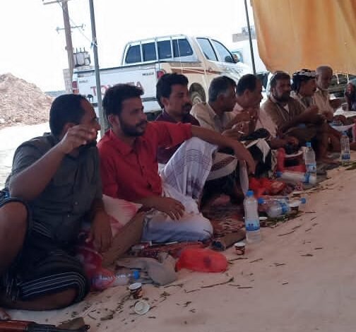 نصب مخيم للاعتصام أمام إدارة أمن ميفعة لإلغاء قرار النسي لتعيينه مدير أمن خارج المديرية 1 IMG 20240814 WA0163