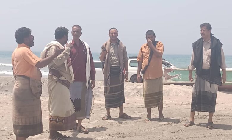 بتوجيهات محافظ شبوة ابن الوزير وبدعم إماراتي نزول لجنة لتحديد موقع مشروع مركز الإنزال السمكي بمنطقة عرقة الساحلية بمديرية رضوم 1 IMG 20240815 WA0206