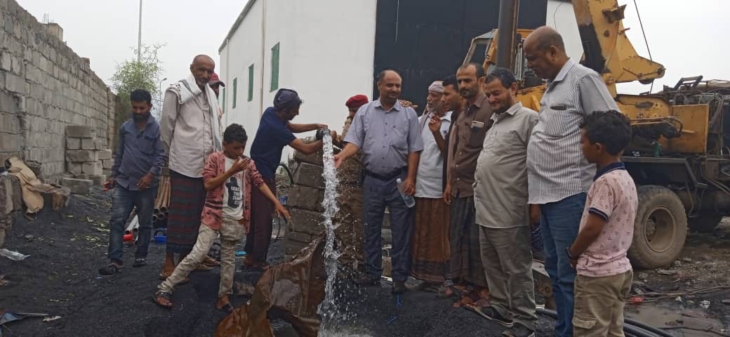 مأمور مديرية الضالع ومدير مؤسسة المياه يدشنا الضخ التجريبي لمشروع مياه بئر سناح 1 IMG 20240820 WA0062