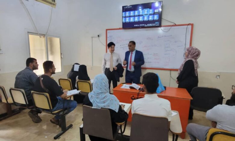 القائم بأعمال السفير الصيني لدى بلادنا يزور كلية اللغات والترجمة بجامعة عدن 1 IMG 20240822 WA0174