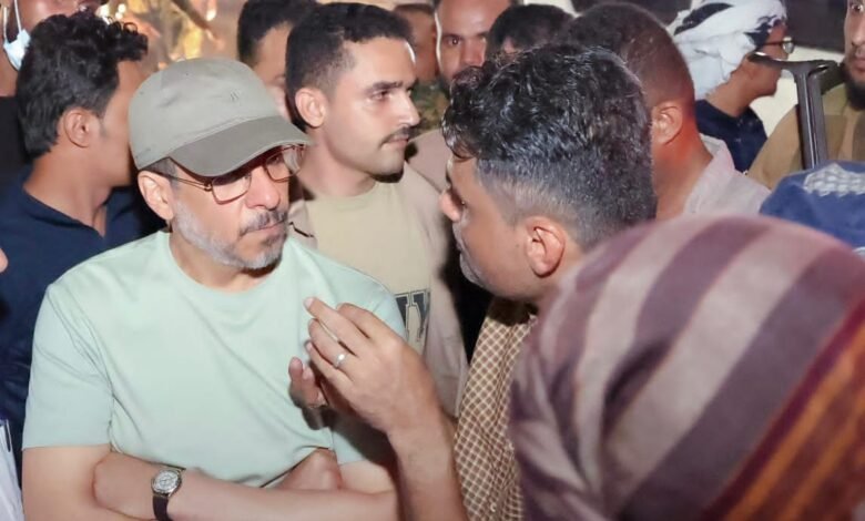 رئيس الوزراء بن مبارك يعاين آثار انفجار احدى محطات الغاز بمديرية المنصورة ويوجه بإجراء مراجعة شاملة لتراخيص المحطات 1 IMG 20240831 WA0117