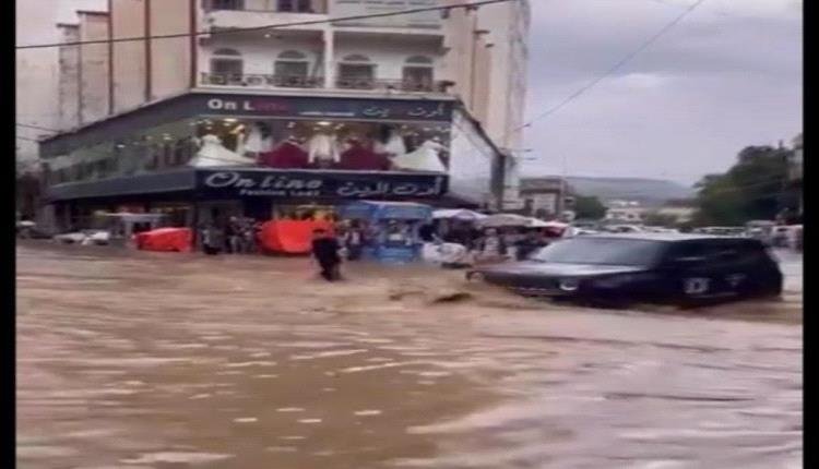 نجاة مواطن بأعجوبة من حادثة دهس خلال سباحته في شوارع صنعاء 1 IMG 20240810 145225 680