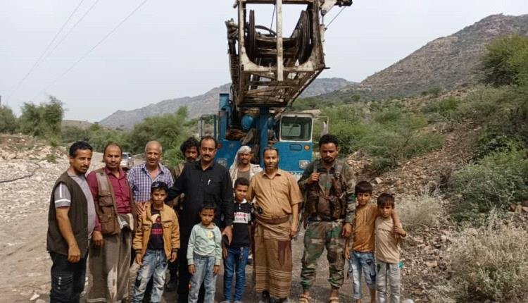 مدير عام قعطبة يطلع على عملية تعميق البئر رقم 1 لمشروع مياه قعطبة والقرى المجاورة بمنطقة حمر 1 IMG 20240812 153132 599