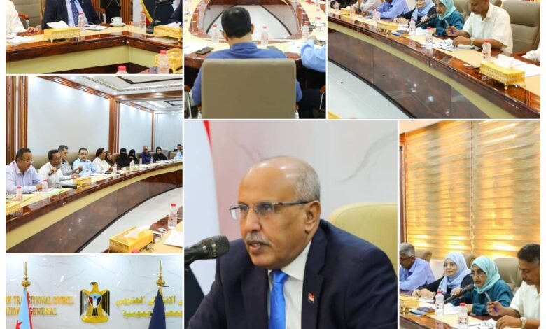 الهيئة الإدارية للجمعية الوطنية تقف أمام تقرير لجنة الفكر والإرشاد الديني . 1 1726700736330