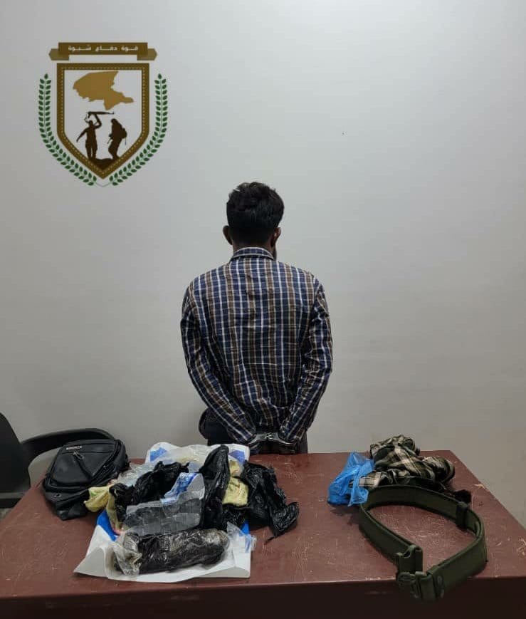 قوات دفاع شبوة تضبط كمية من مادة الحشيش المخدر في إحدى النقاط بمدخل مدينة عتق 1 GXOQ 2lXsAAj1Hh