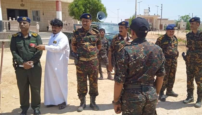 مدير الأمن والشرطة بالمهرة يزور قوات الأمن الخاصة ويهنئهم بمناسبة أعياد الثورة 1 IMG 20240922 WA0042