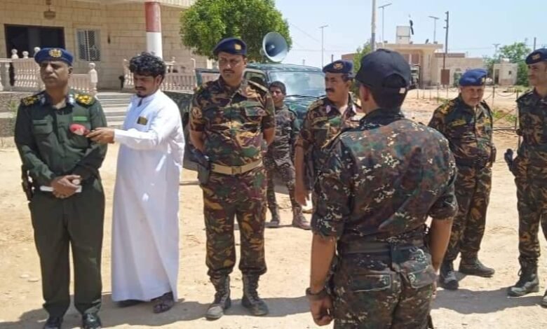 مدير الأمن والشرطة بالمهرة يزور قوات الأمن الخاصة ويهنئهم بمناسبة أعياد الثورة 1 IMG 20240922 WA0247
