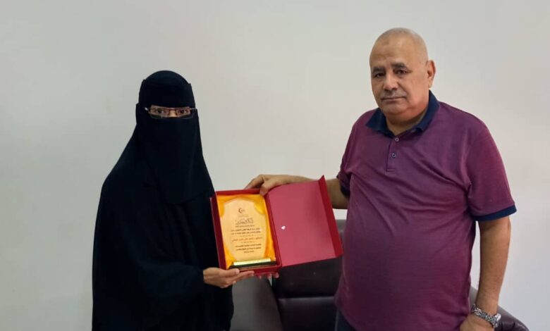مركز الرحمة الطبي التعاوني يكرم مدير عام مكتب الصحة بعدن 1 IMG 20240923 WA0032