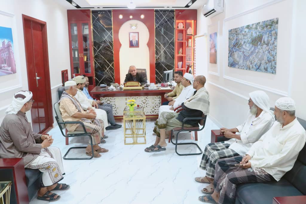 مأمور سيئون يناقش ضبط معايير وأوزان الذهب والحد من التلاعب به باسواق المديرية. 1 IMG 20240923 WA0060