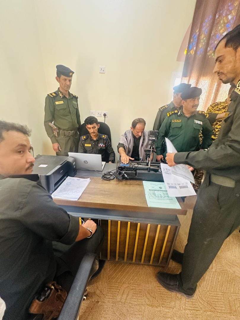 مدير عام شرطة شبوة، يدشن إصدار البطاقة الشخصية الذكية لمنتسبي إدارة الأمن العام بالمحافظة . 1 IMG 20240929 WA0388