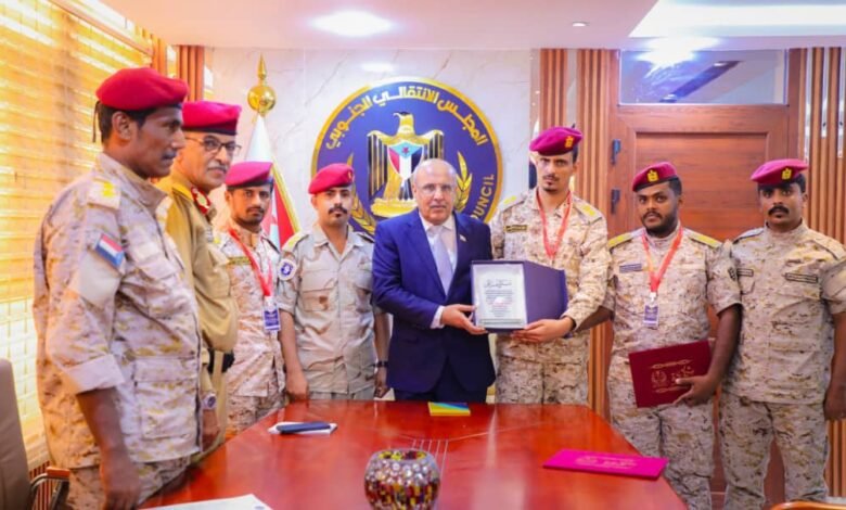 الكثيري يلتقي خريجي معهد القادة والأركان بالعاصمة عدن من منتسبي المنطقة العسكرية الثانية 1 IMG 20240930 WA0022 1