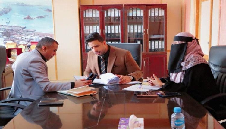 السقاف يرأس اجتماعًا لمتابعة حملة مراقبة أسعار الأسماك والتخفيف من معاناة المواطنين في العاصمة عدن 1 IMG 20240910 115130 748