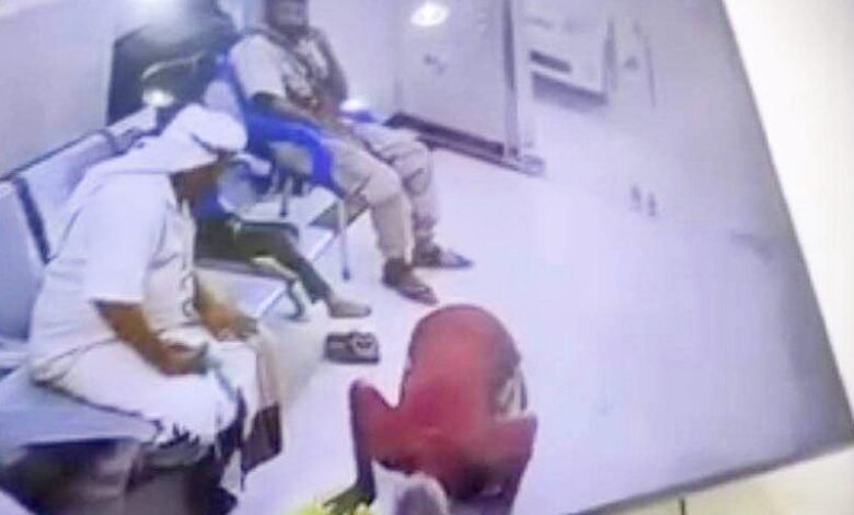 ضابط جنوبي مسرح قسراً يخر ساجداً لله تعالى، بعد استلام مستحقاته المحروم منها منذ عام 1994م 1 photo 5967351235654828528 x