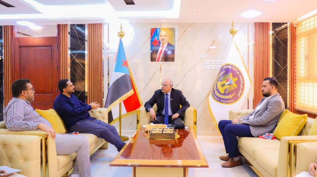 الكثيري يؤكد على أهمية صيانة وتطوير شبكة الطرق بالجنوب 1 IMG 20241001 WA0030