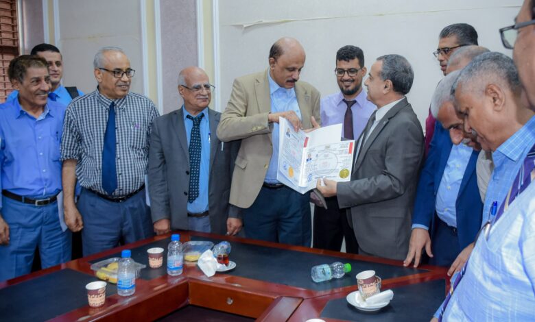 المجلس الطبي الأعلى يمنح رئيس جامعة عدن ترخيص مزاولة المهنة وشهادة التصنيف 1 IMG 20241001 WA0079