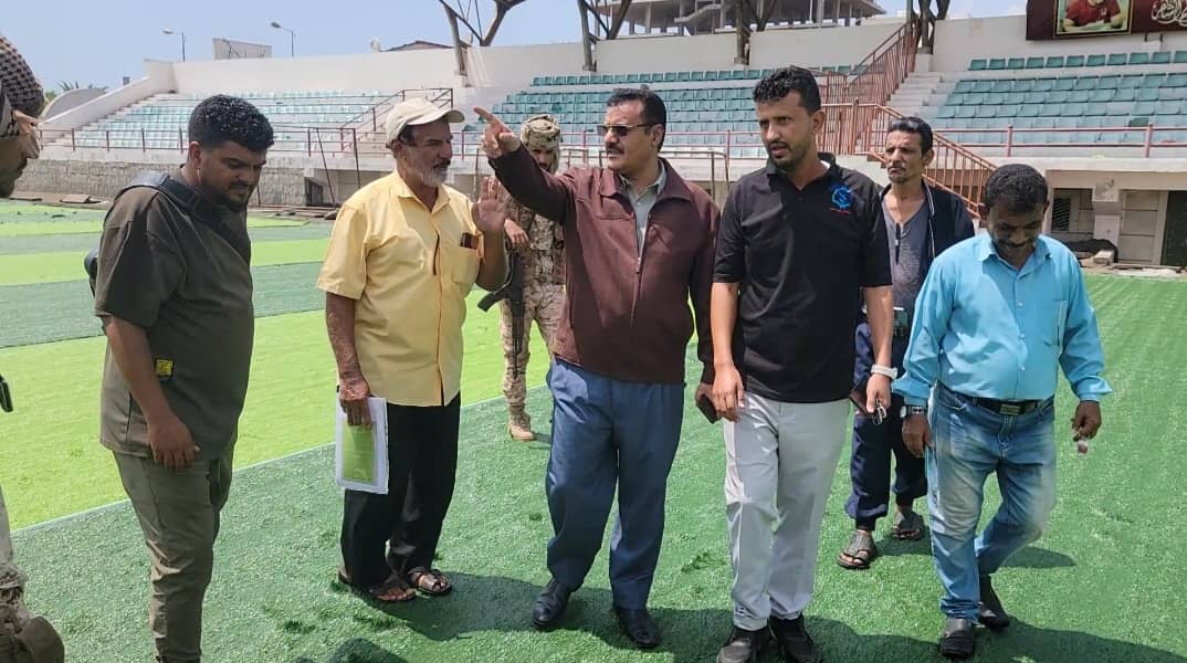 *مدير عام المنصورة يتفقد سير مشروع تعشيب ملعب نادي أهلي عدن* 1 IMG 20241003 WA0019