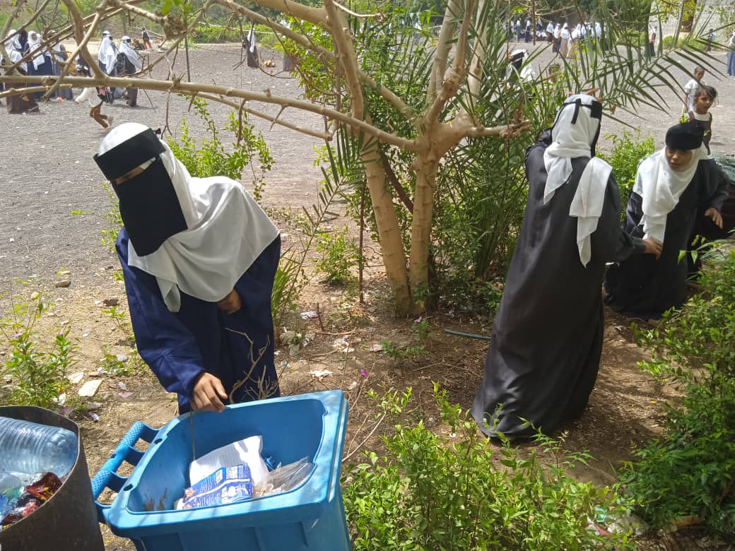 سفراء الخير ينظفون مجمع أروى للبنات بخنفر .. ويضفون البهجة على طالباته 1 IMG 20241003 WA0095