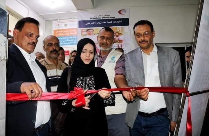 وكيل محافظة تعز للشؤون الصحية تدشن المخيم الطبي الجراحي بمستشفى المظفر العام 1 IMG 20241003 WA0491