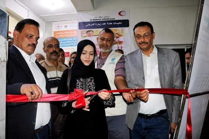 وكيل محافظة تعز للشؤون الصحية تدشن المخيم الطبي الجراحي بمستشفى المظفر العام 1 IMG 20241003 WA0491