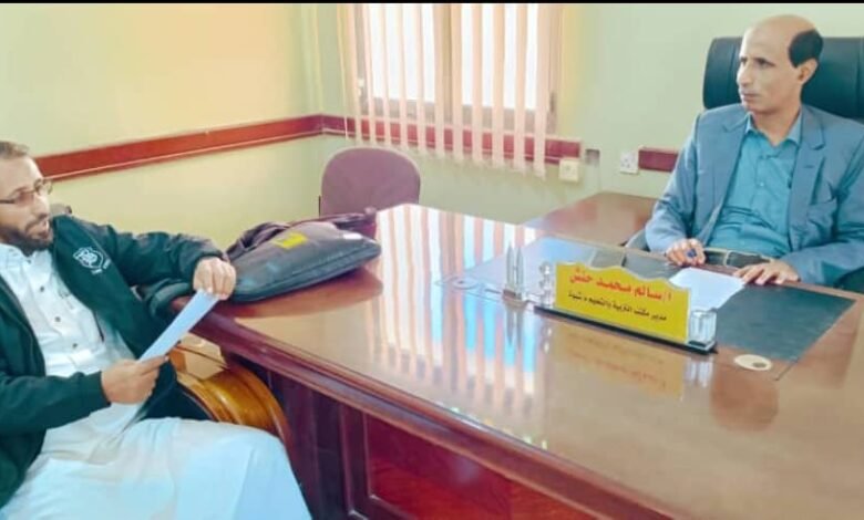 مدير مكتب التربية شبوة يلتقي مدير إدارة التربية والتعليم م/ ميفعة ويناقش معه سير العملية التعليمية* 1 IMG 20241009 WA0005