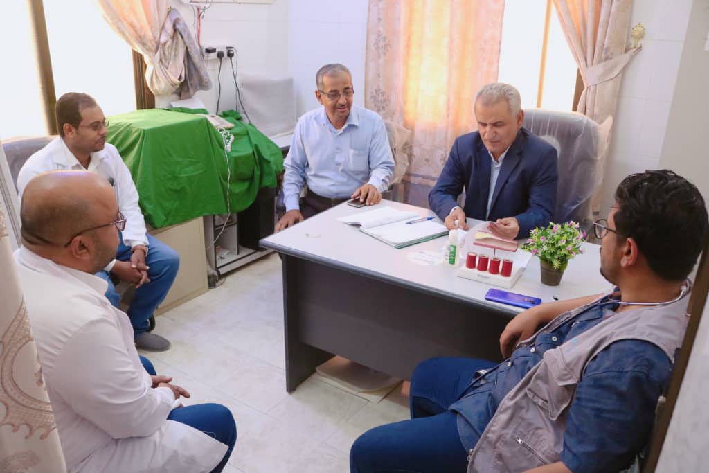 مأمور سيئون يطلع على سير العمل في المركز الصحي بالقرن ومكتب التحصين 1 IMG 20241010 WA0024 1