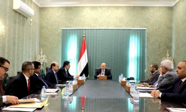 الرئيس العليمي يعقد اجتماعا برئيس الوزراء ولجنة ادارة الازمات الاقتصادية والانسانية 1 IMG 20241018 WA0035 1
