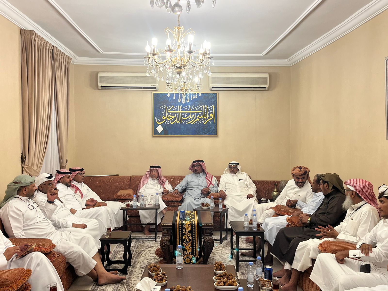 استمرارًا للقاءات الإخوية لأبناء مناطق الواحدي الأمير فائر يلتقي بشخصيات قبيلة بمدينة جدة في المملكة العربية السعودية 1 IMG 20241025 WA0070