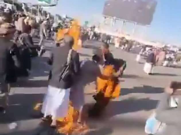 يمني يضرم النار في جسده احتجاجاً على اعتداء الحوثيين 1 6738686e56dbd