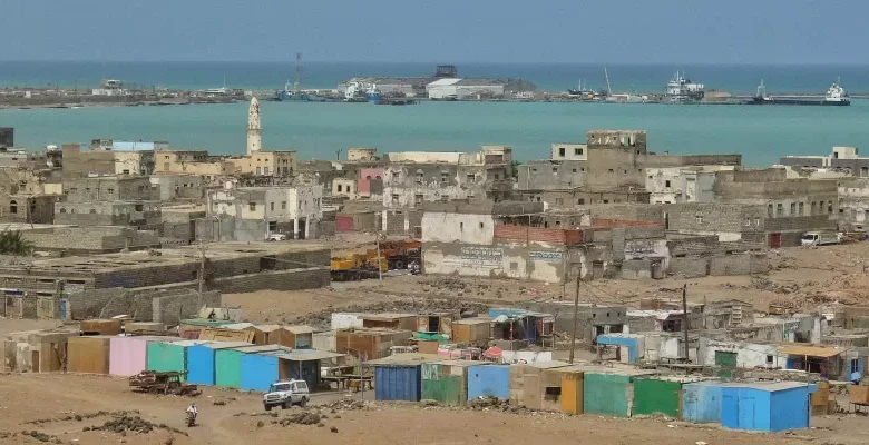 انقلاب سيارة محملة عوائل بسبب مشروع فاشل في المخا 1 8eaaeff4cd42394b2161d72f35ee930e
