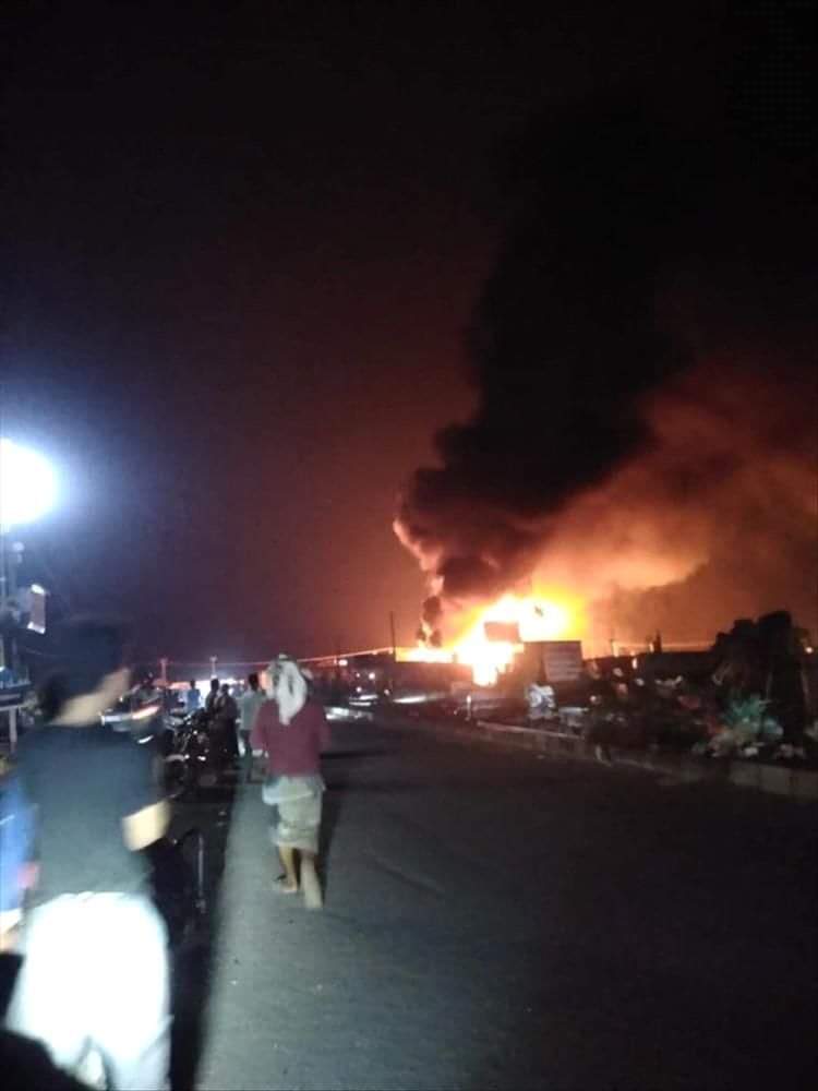 تعز. إنفجار مروع لصهريج غاز في مدينة المخا ،" ومطالب شعبية " بمحاسبة الفاسدين، وإبعاد المرتشين . 1 IMG 20241107 WA0043