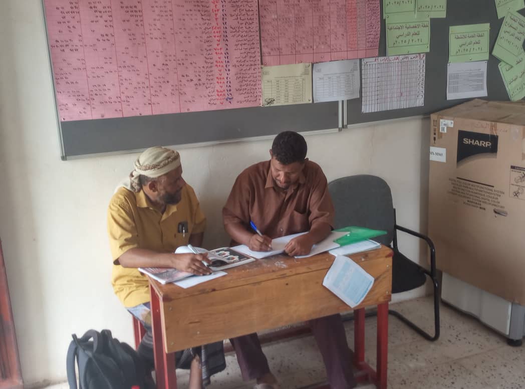 رئيس شعبة الاجتماعيات في مدرسة البنات بمخيم خرز الأستاذ عبده جوبح ينفذ نزول على معلمي المادة 1 IMG 20241118 WA0117