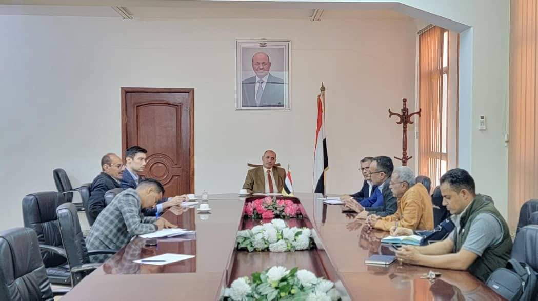 وكيل أول محافظة تعز يناقش مع منظمة كير العالمية تدخلاتها في المحافظة 1 IMG 20241119 WA0061